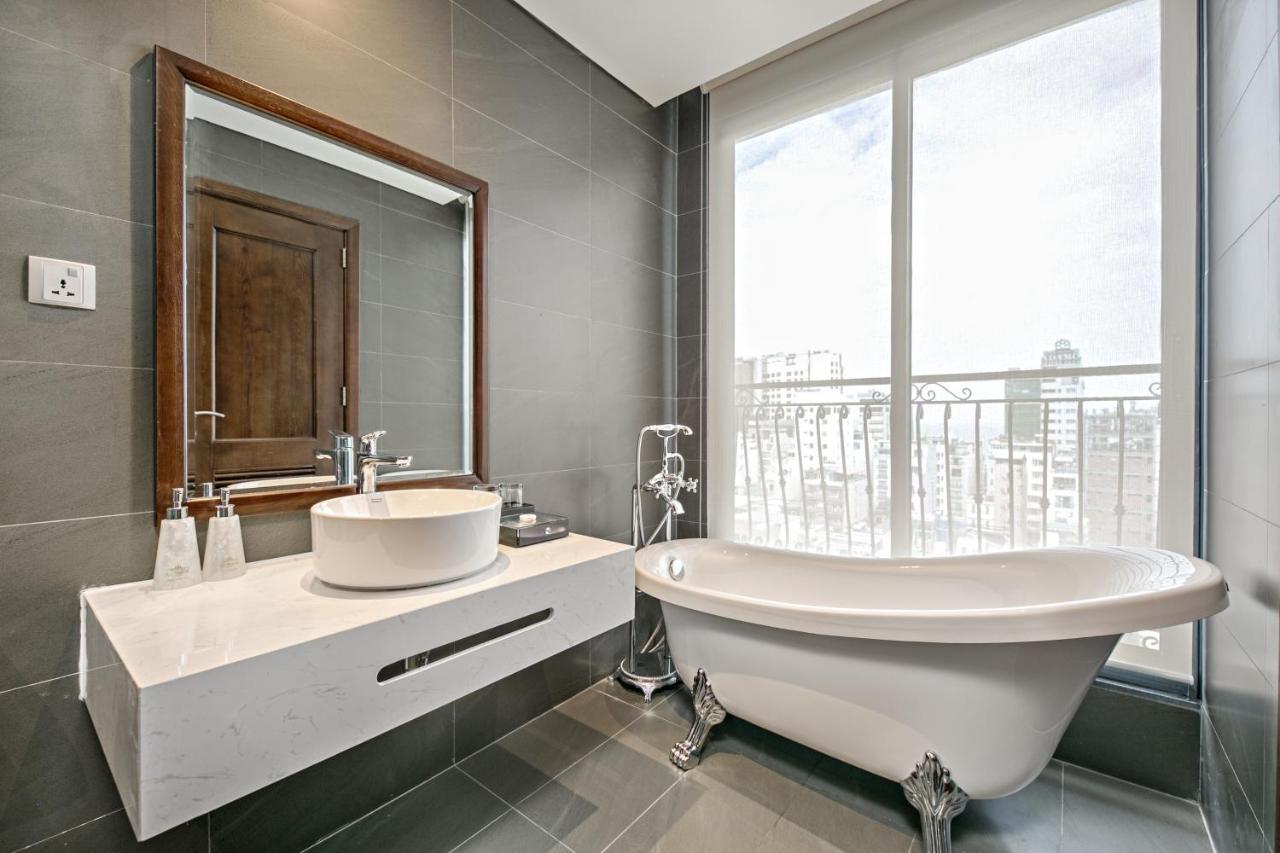Cosmos Hotel Danang מראה חיצוני תמונה